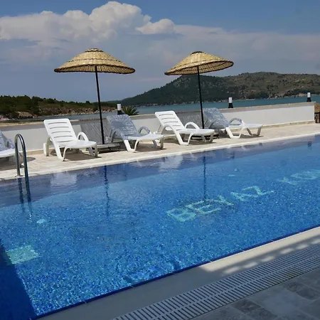 Beyaz Konak Готель Айвалик